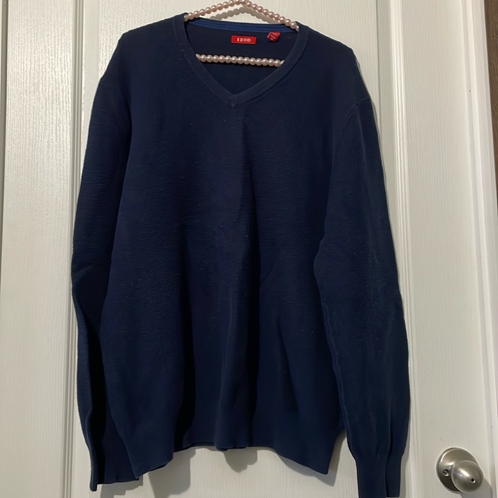 Like New! Men’s IZOD Navy Blue V-Neck Sweater